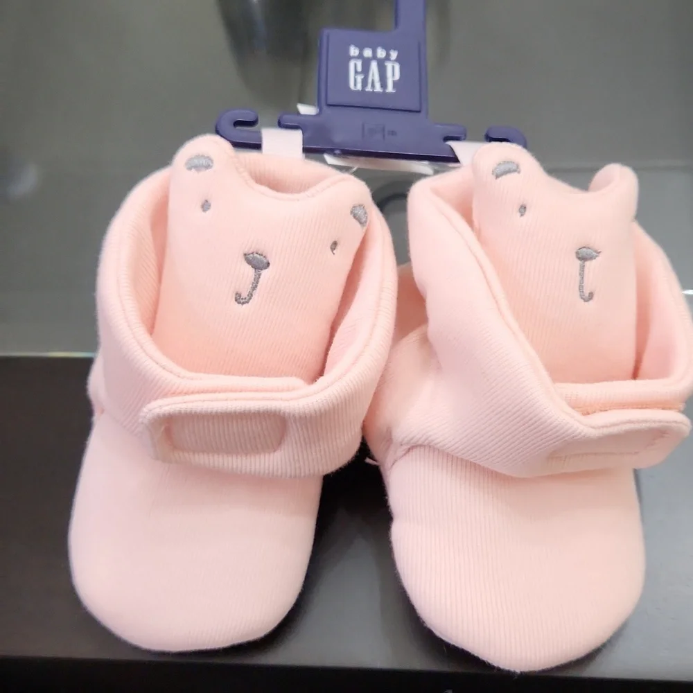 Baby Gap girl booties 6-12 months New very cute pink gray